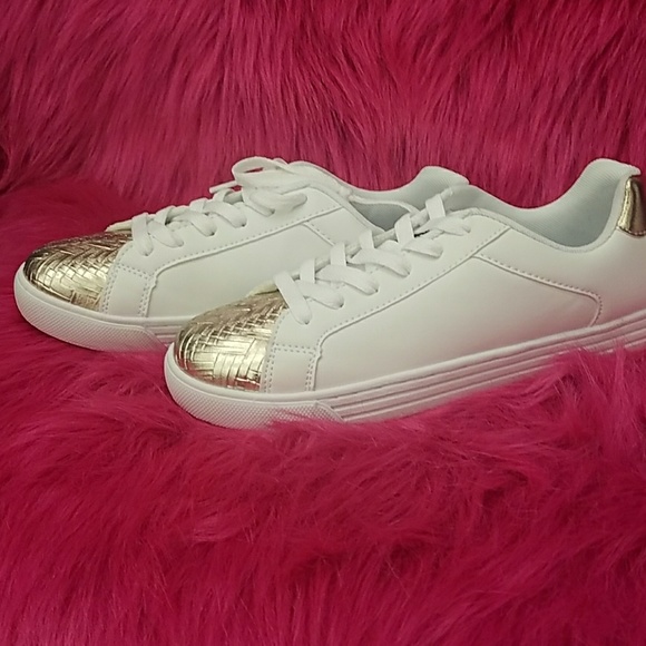 Shoes - Picture 2 of 4